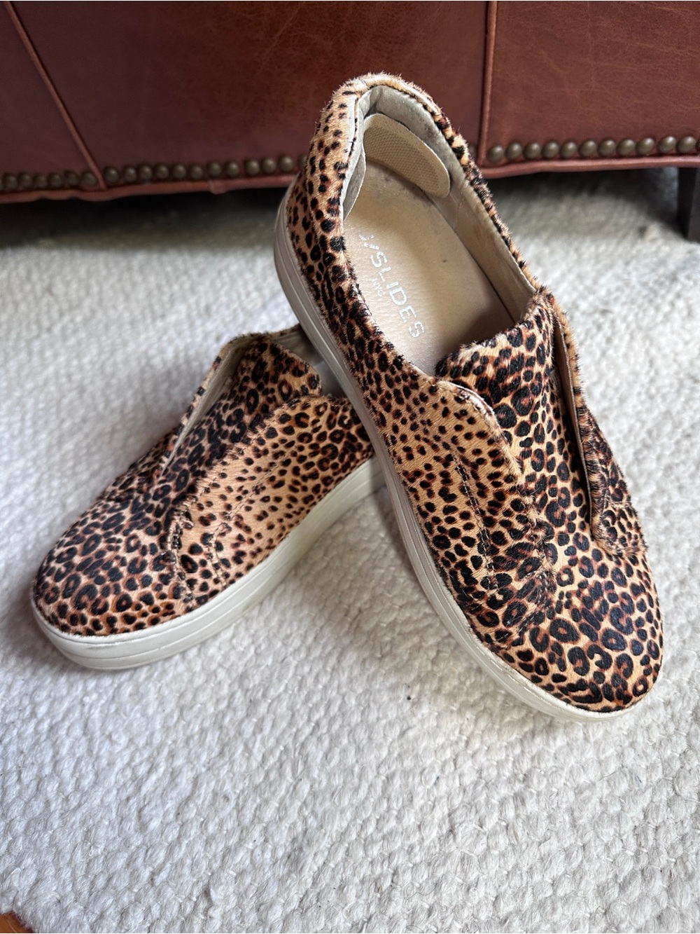 J/SLIDES Womens Leopard Print fur hide Slip-On Sneakers - Brown/Tan